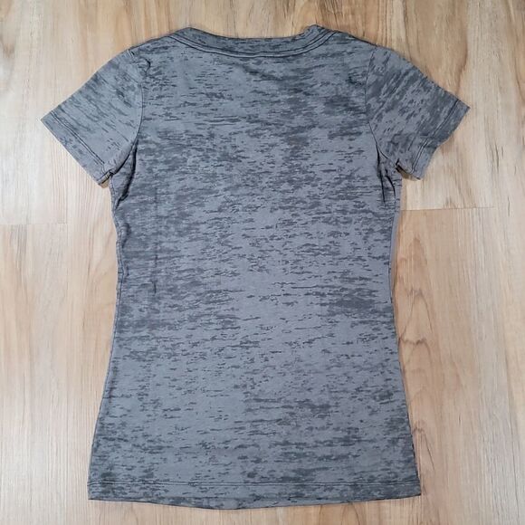 🔹️DASH Gray & Silver 'Dash' Vneck Short Sleeve Tshirt Small - Picture 2 of 8